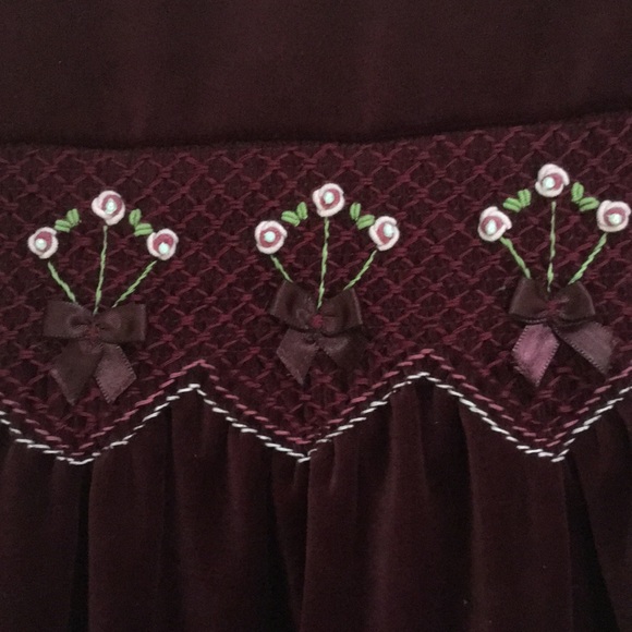 Beautiful Burgundy Velvet Holiday Dress Size 5 - Picture 2 of 7